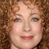 Alex Kingston Nua