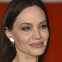 Angelina Jolie Nua