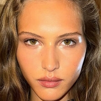 Angelina Kendall Nua