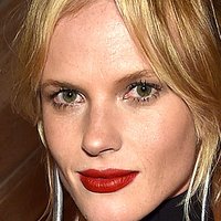 Anne Vyalitsyna Nua