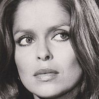 Barbara Bach Nua
