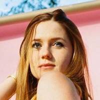 Bonnie Wright Nua