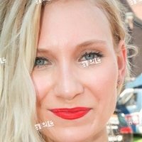 Carolin Niemczyk Nua