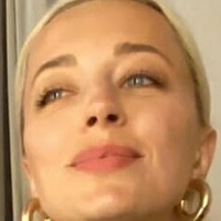 carolinevreeland Nua