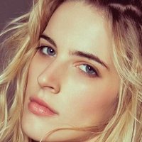 Chloë Holmes Nua