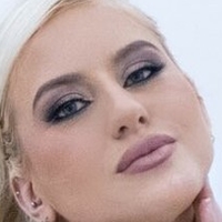 Chloe Verhagen Nua