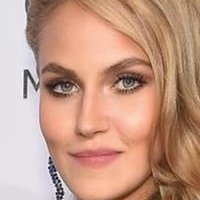 Elena Carriere Nua