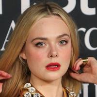 Elle Fanning Nua