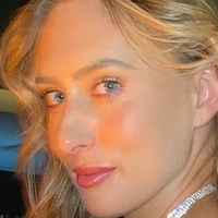 Elle T Nua
