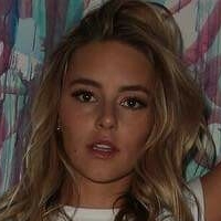 Hassie Harrison Nua