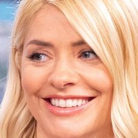 Holly Willoughby Nua