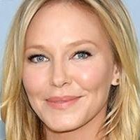 Kelli Giddish Nua