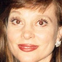 Leigh Taylor-Young Nua