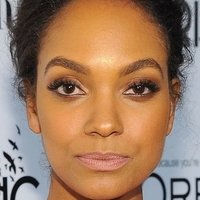 Lyndie Greenwood Nua