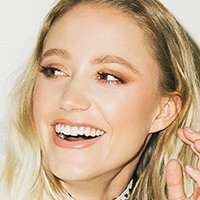 Maika Monroe Nua