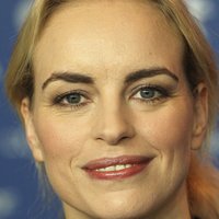 Nina Hoss Nua