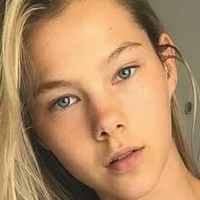 Phoebe Combes Nua
