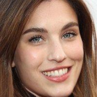 Rainey Qualley Nua