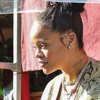 Rihanna Nua