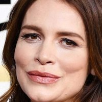 Saffron Burrows Nua