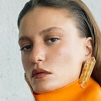 Serenay Sarıkaya Nua