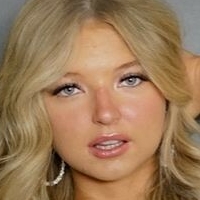 Shae Smolik Nua