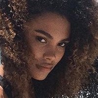 Tina Kunakey Di Vita Nua