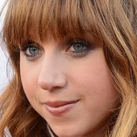 Zoe Kazan Nua
